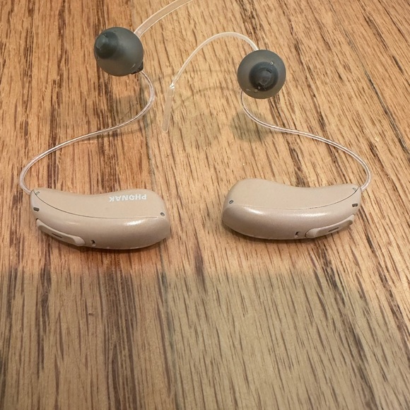 Phonak Audeo Paradise P30-R Hearing Aids Rechargeable  with charger - Picture 2 of 4